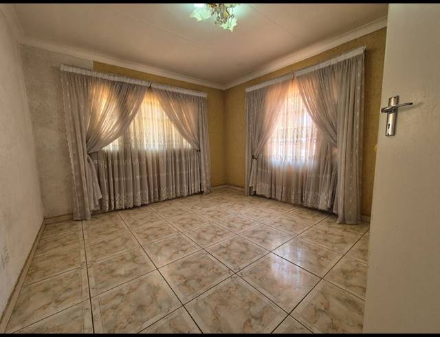 3 BEDROOM HOUSE FOR SALE IN VAN DER MERWES KROON